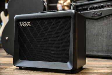 VOX VX15-GT гитарный моделирующий комбоусилитель, 15 Вт, 1x6.5'