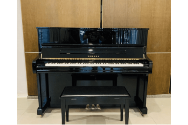 Акустическое пианино Yamaha U1J PE - чёрный полированный