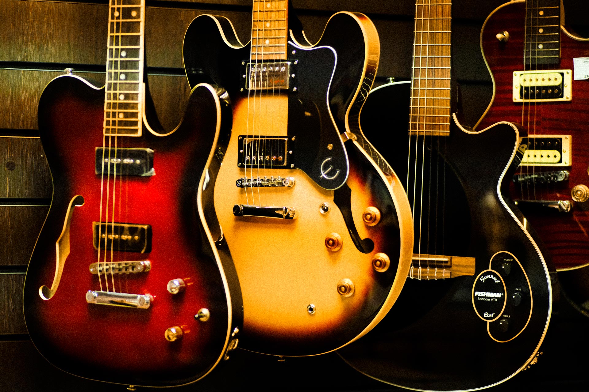 Электрогитара G&L FD Legacy 3-Tone Sunburst MP, с чехлом