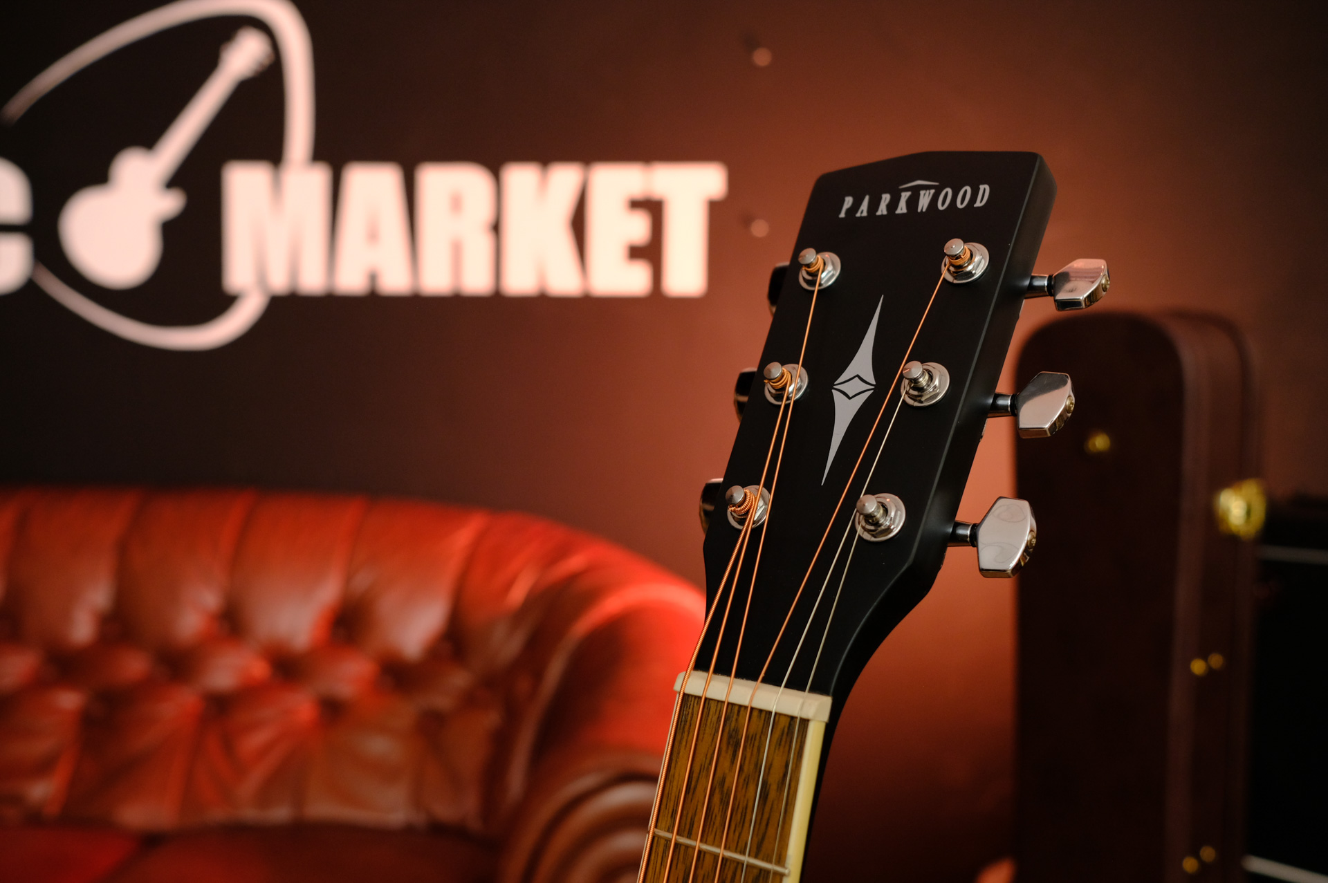 Электроакустическая гитара Parkwood W81E-BKS