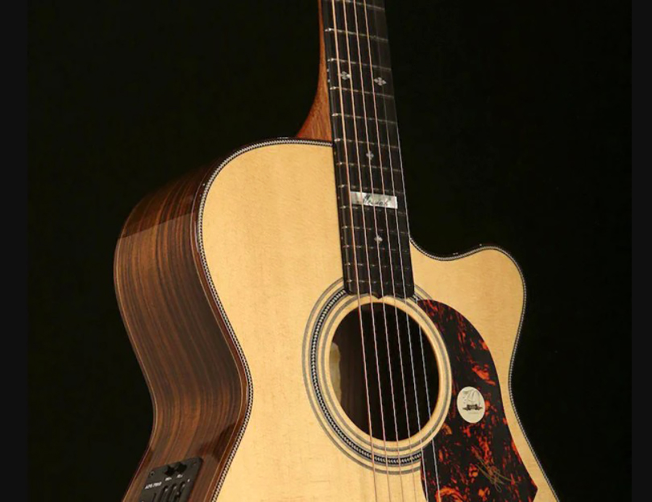 Электроакустическая гитара Maton EM100C 808