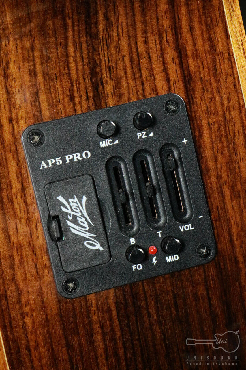 Электроакустическая гитара Maton EM100J