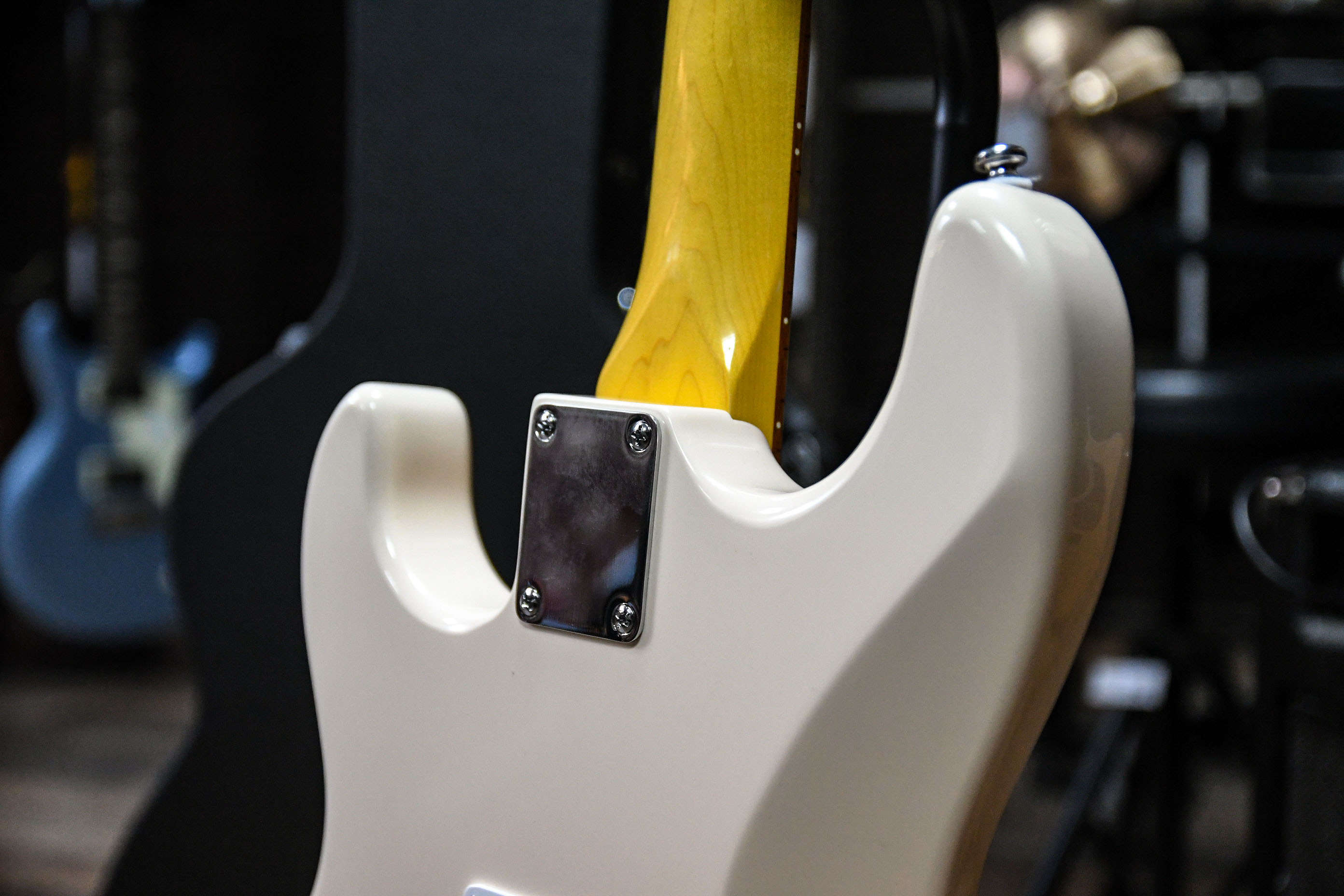 Электрогитара G&L Tribute Comanche Olympic White Jatoba