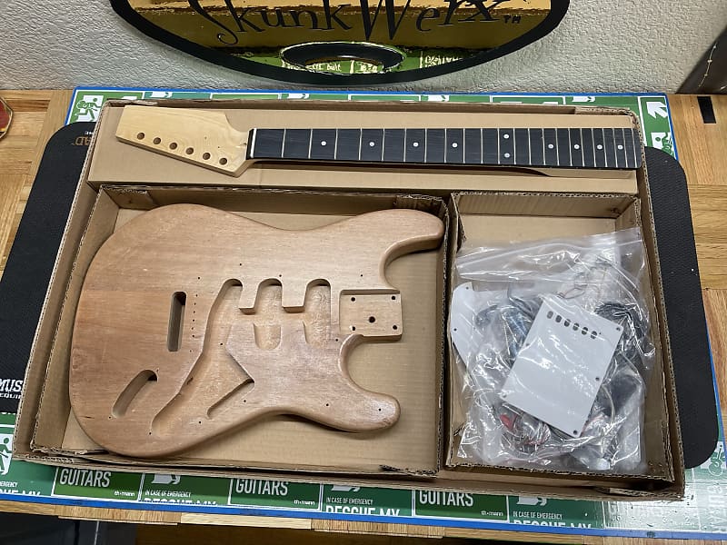 Комплект электрической гитары Harley Benton Electric Guitar Kit ST-Style