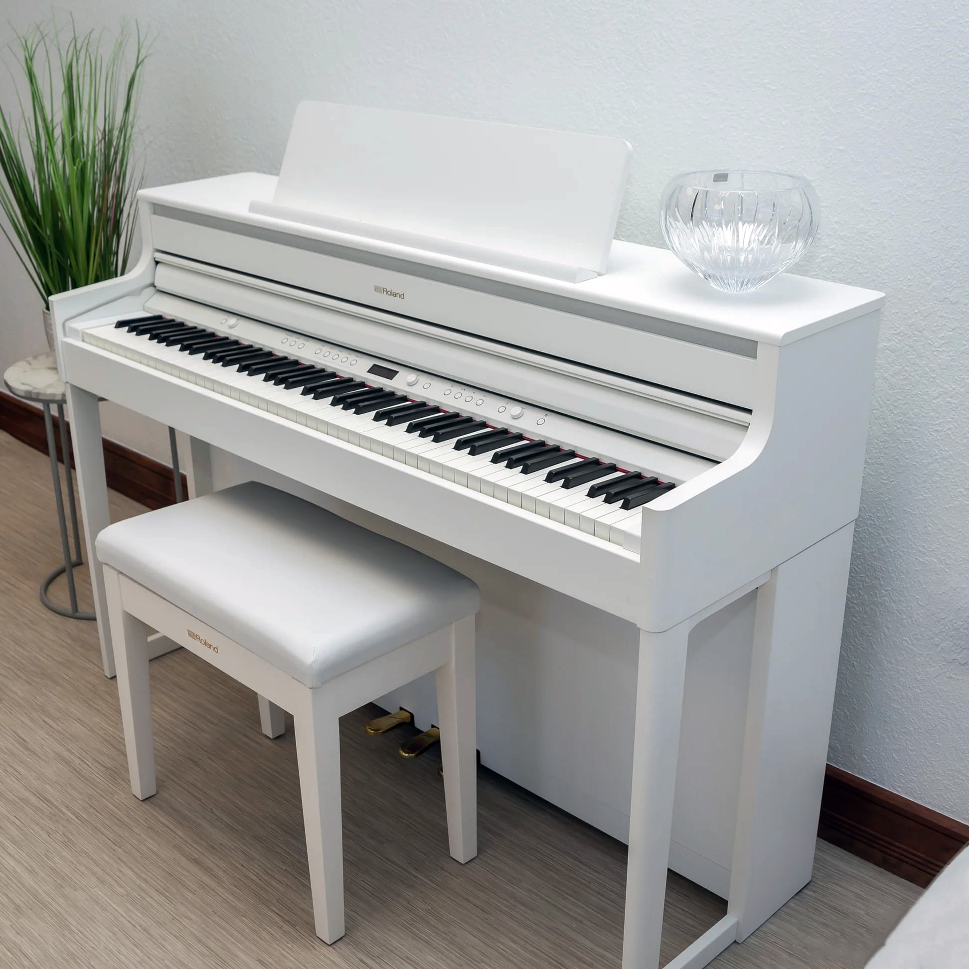 Цифровое пианино Roland HP-704 WH | HP704 цвет белый