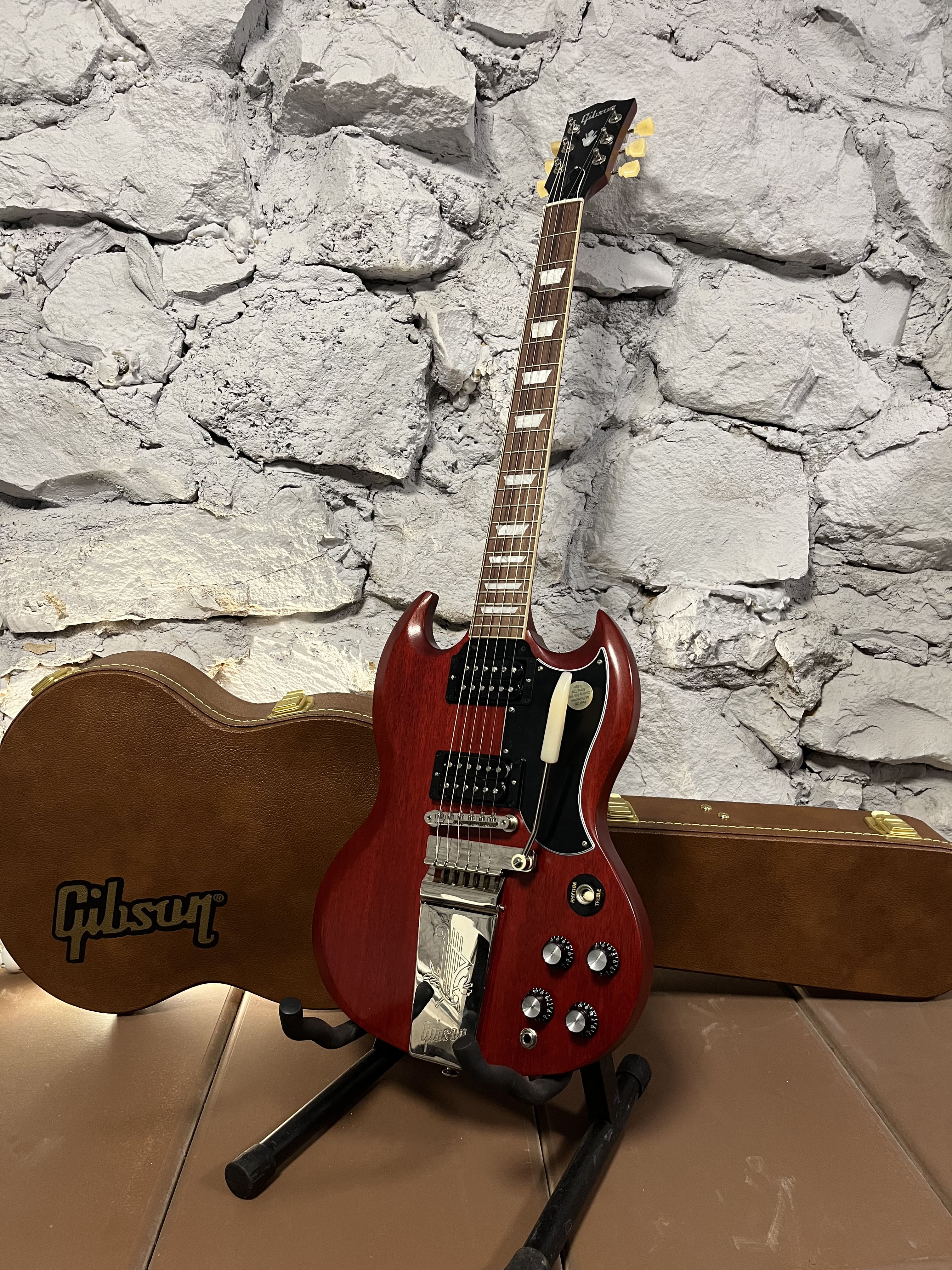 Электрогитара Gibson SG Standard &lsquo;61 Faded Maestro Vibrola Vintage Cherry