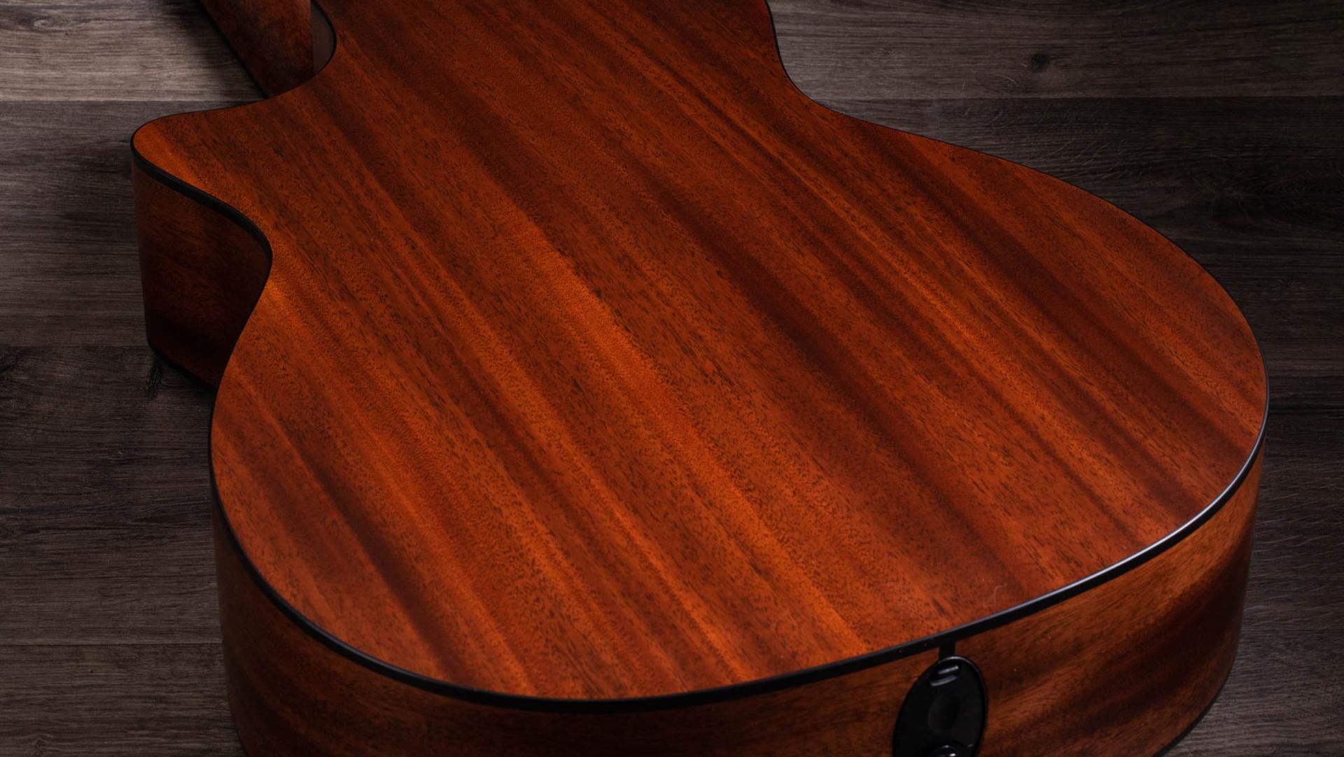 Электроакустическая гитара Taylor 324Ce V-Class Edgeburst