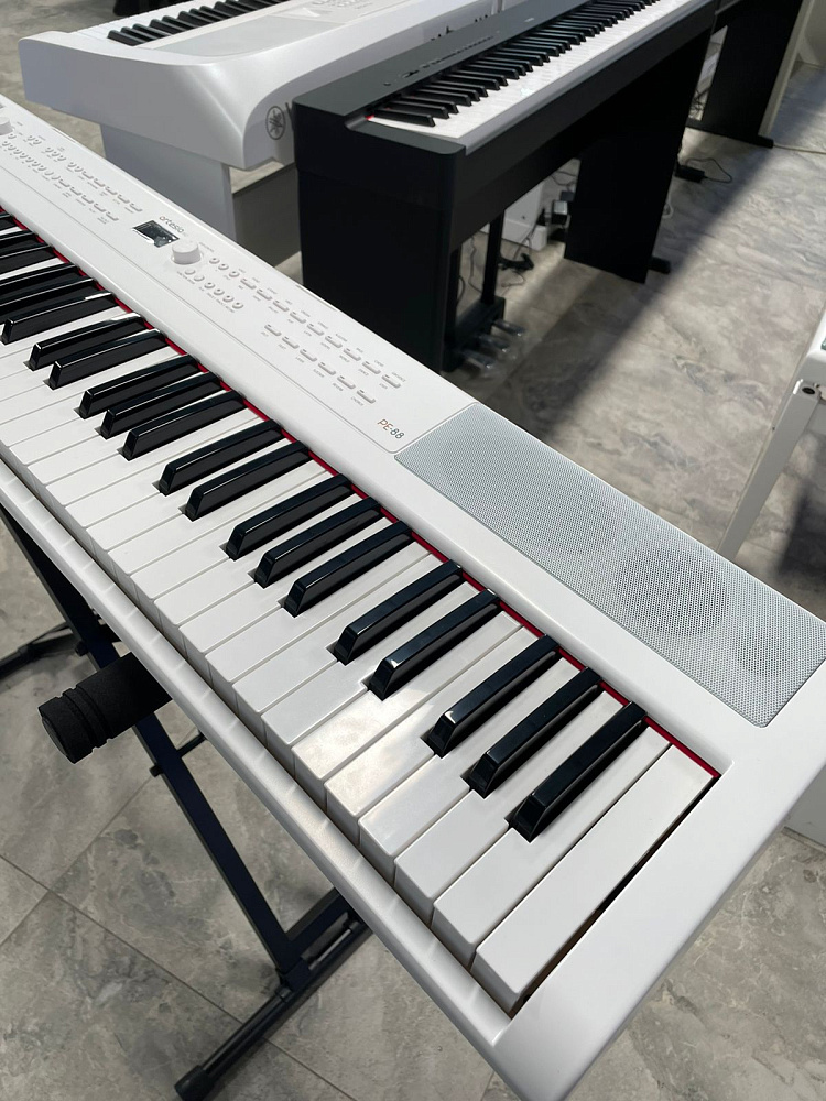 Цифровое пианино Artesia PE-88 WH