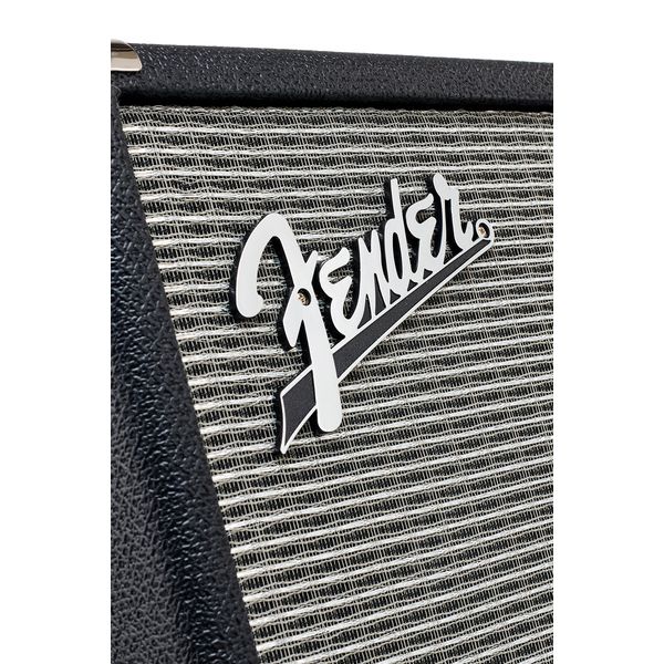 Комбоусилитель басовый Fender Rumble 100