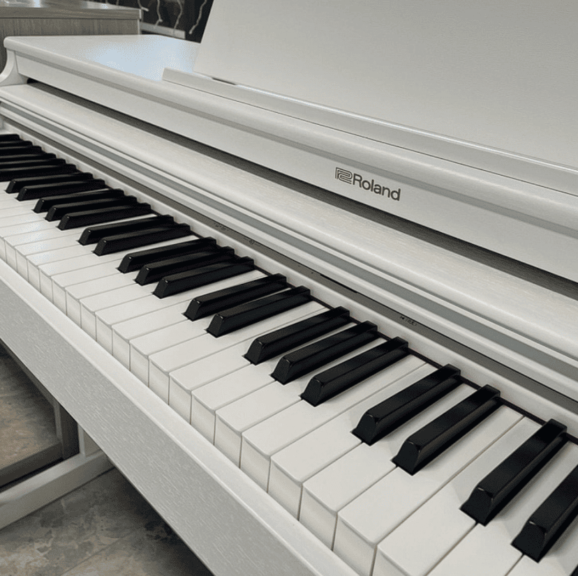 Цифровое пианино Roland RP701-WH (bundle)