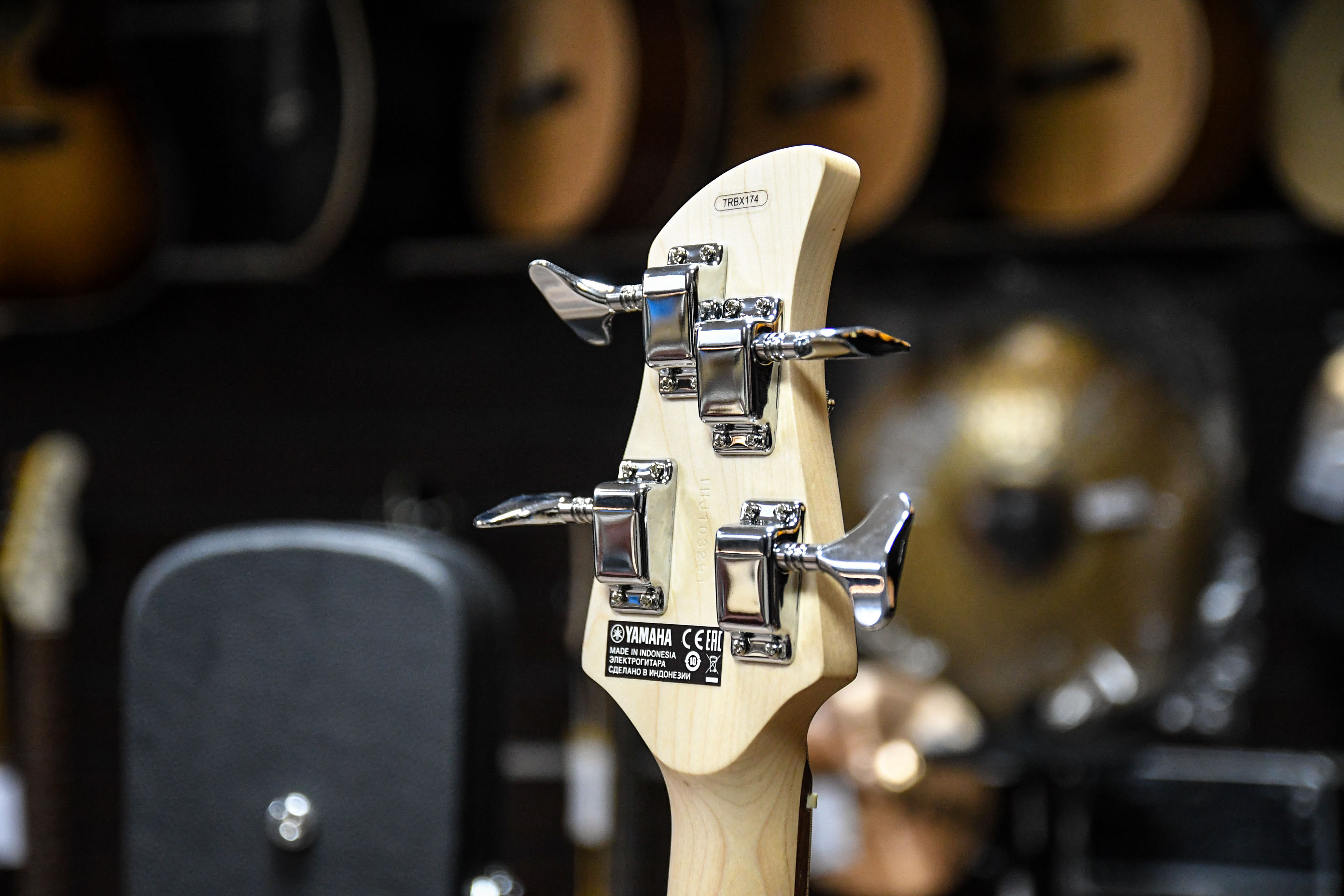 Бас-гитара Yamaha TRBX174 DARK BLUE METALLIC