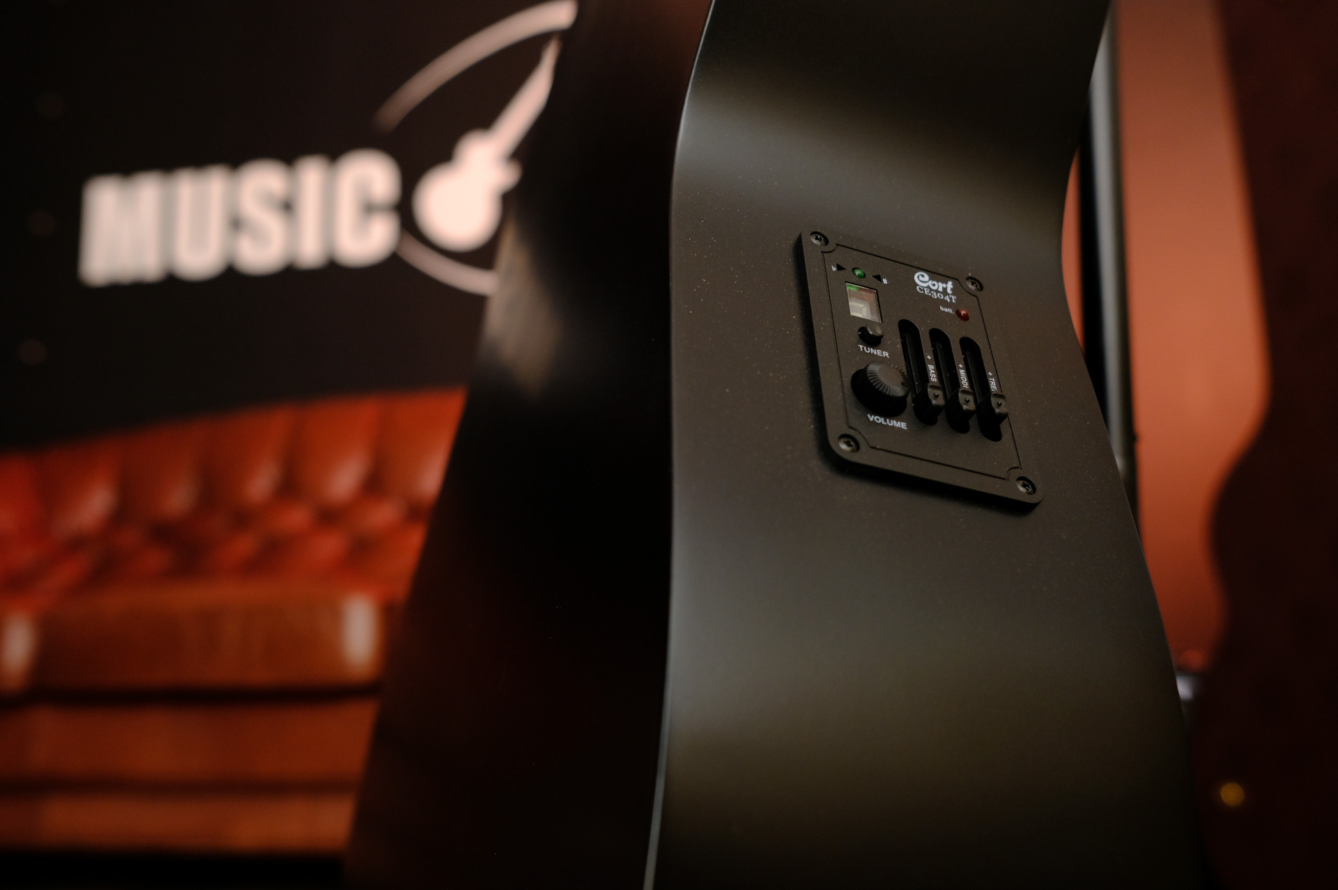 Электроакустическая гитара Cort Standard Series AF510E-BKS