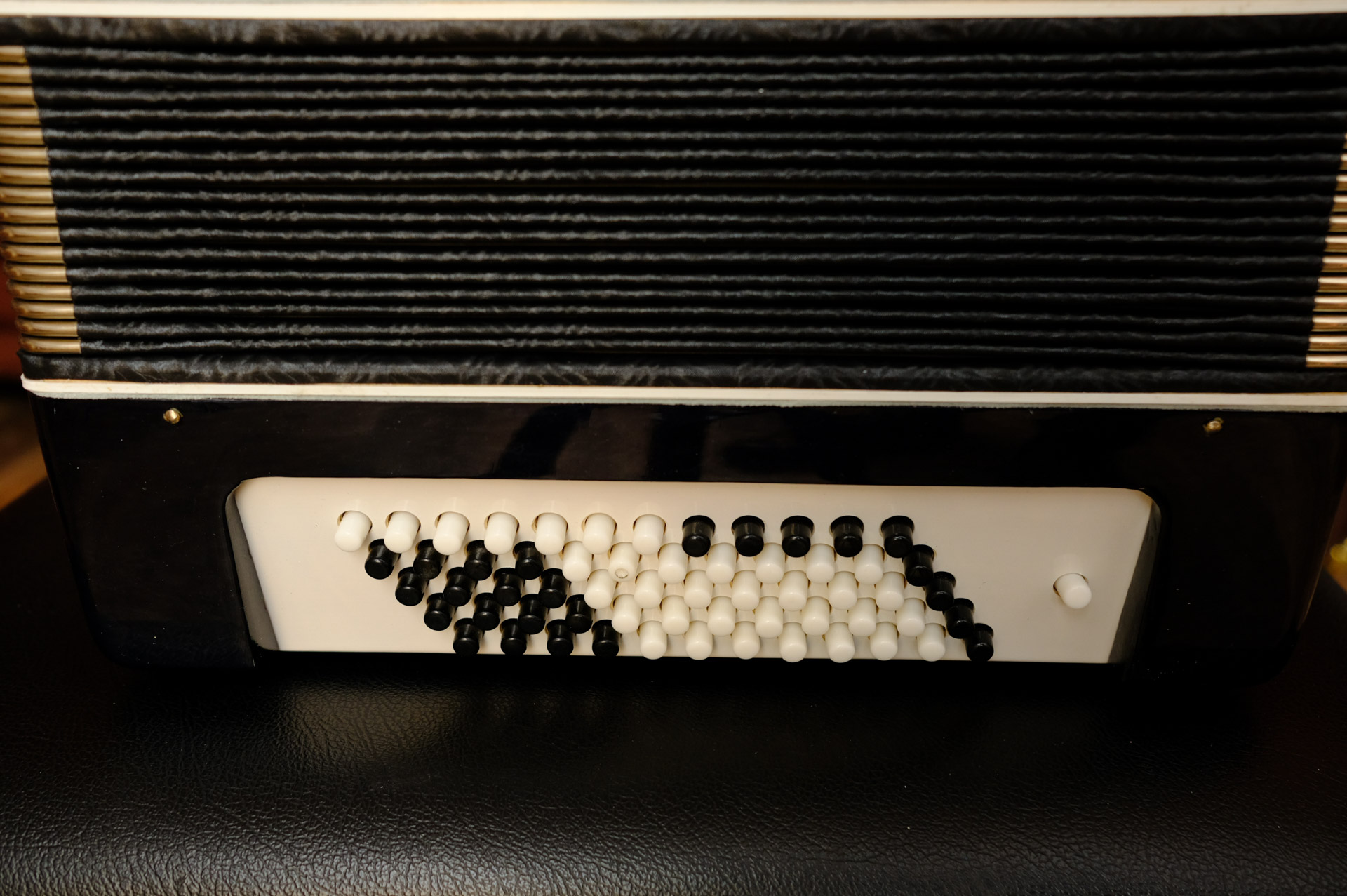 Баян Шуйская гармонь &laquo;Озорник&raquo; 37х60-II, черный,  В24L-BLACK