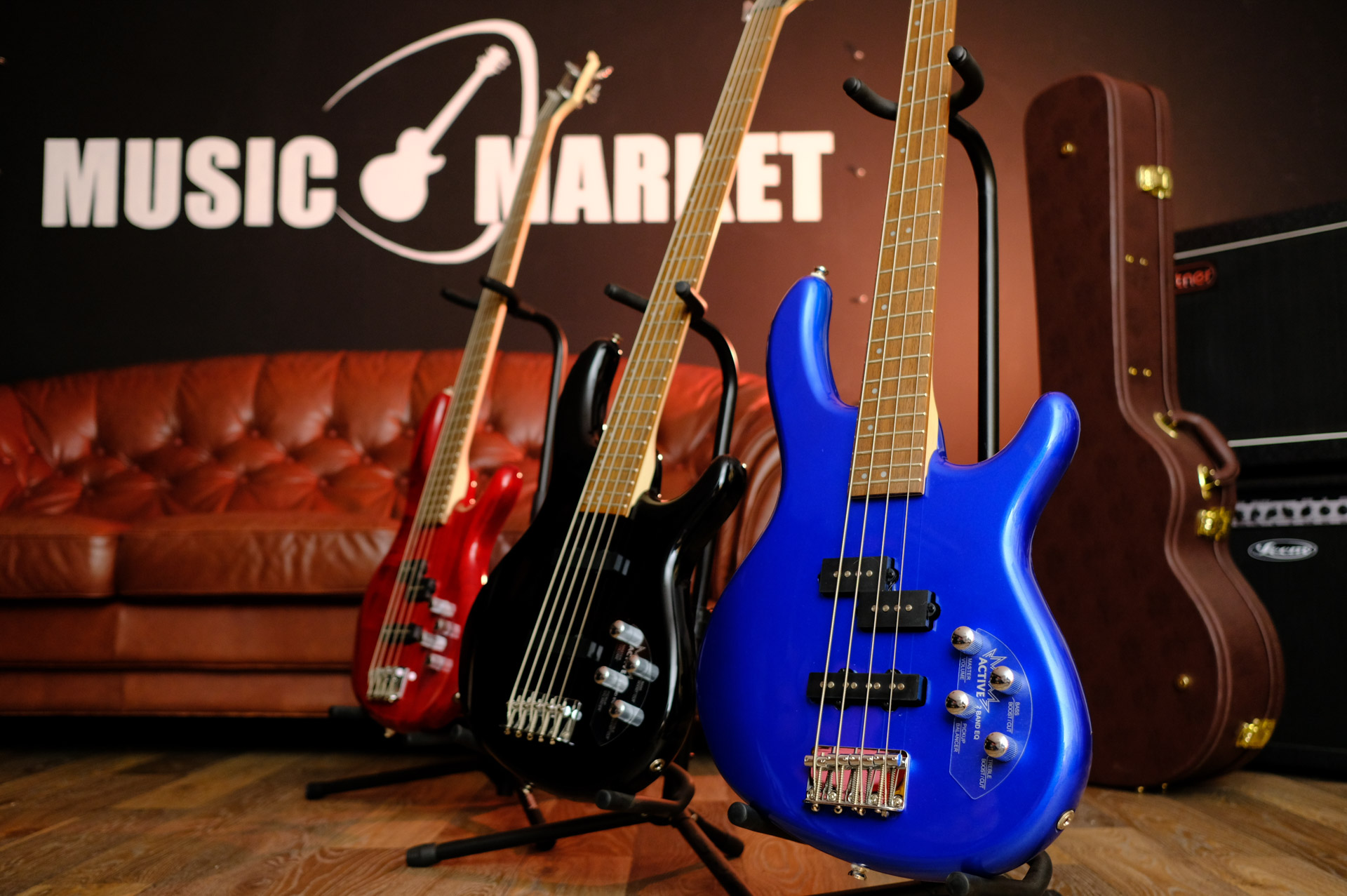 Бас-гитара Caraya B300BK