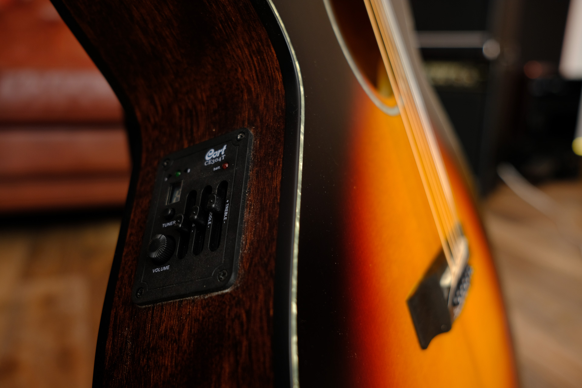 Электроакустическая гитара Cort SFX-E-3TSS