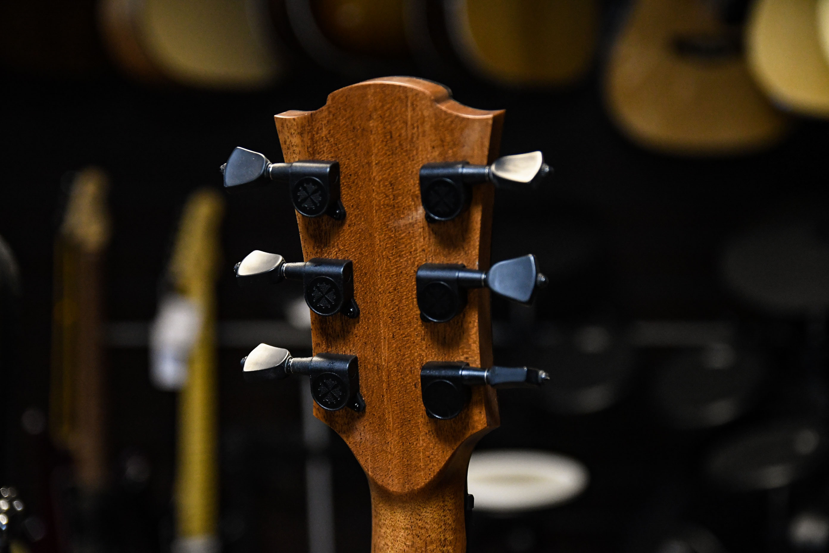 Акустическая гитара LAG T-118D