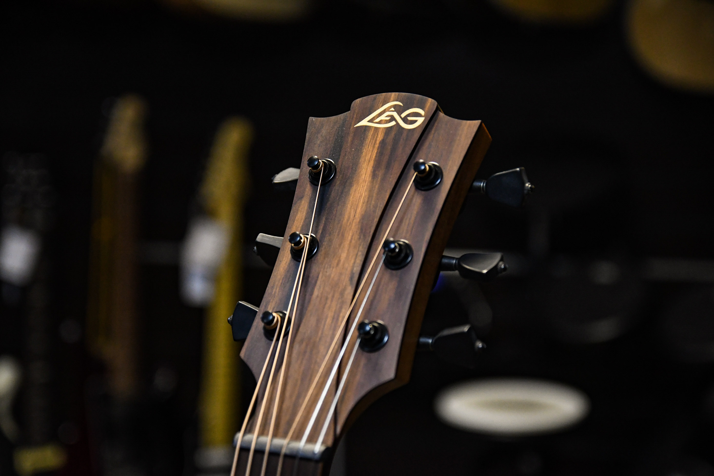 Акустическая гитара LAG T-170A