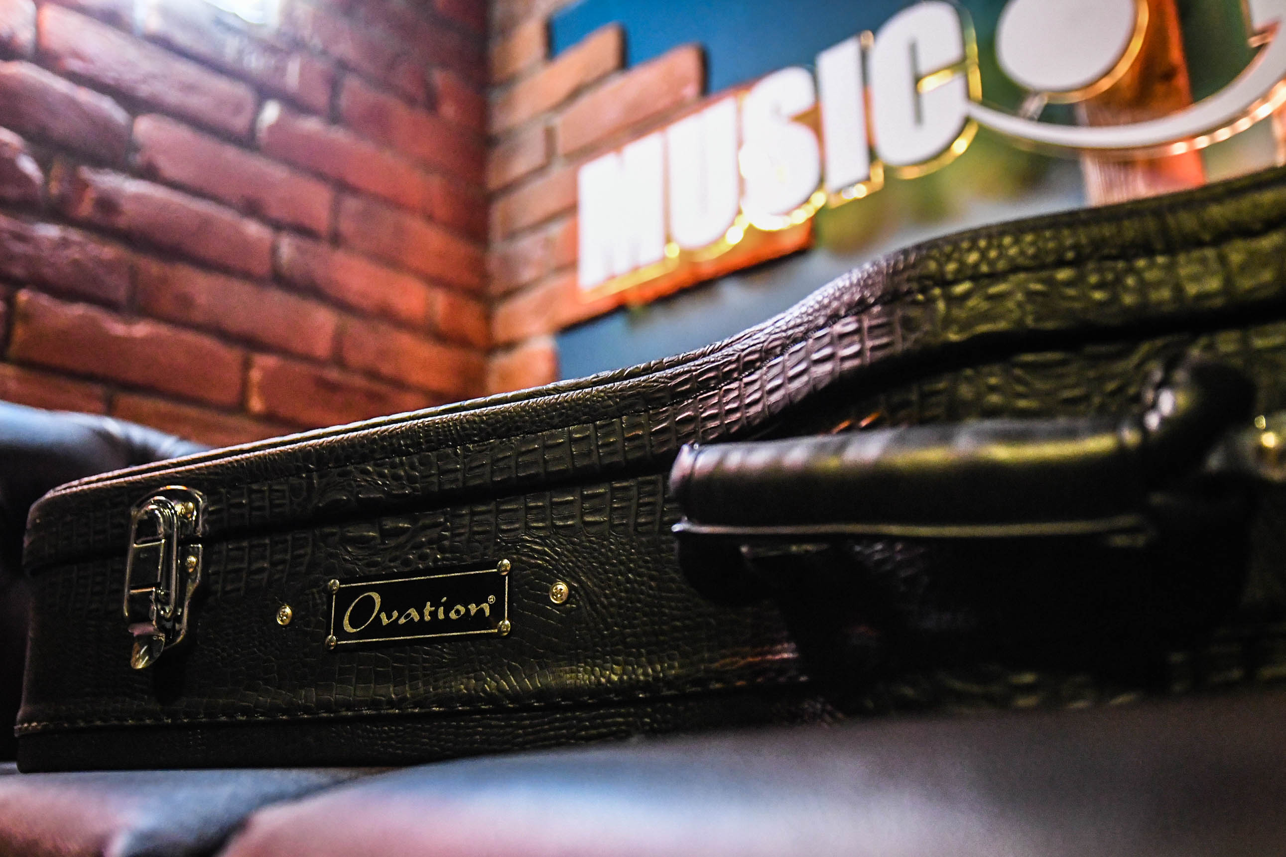 OVATION MM68AX-DS мандолина