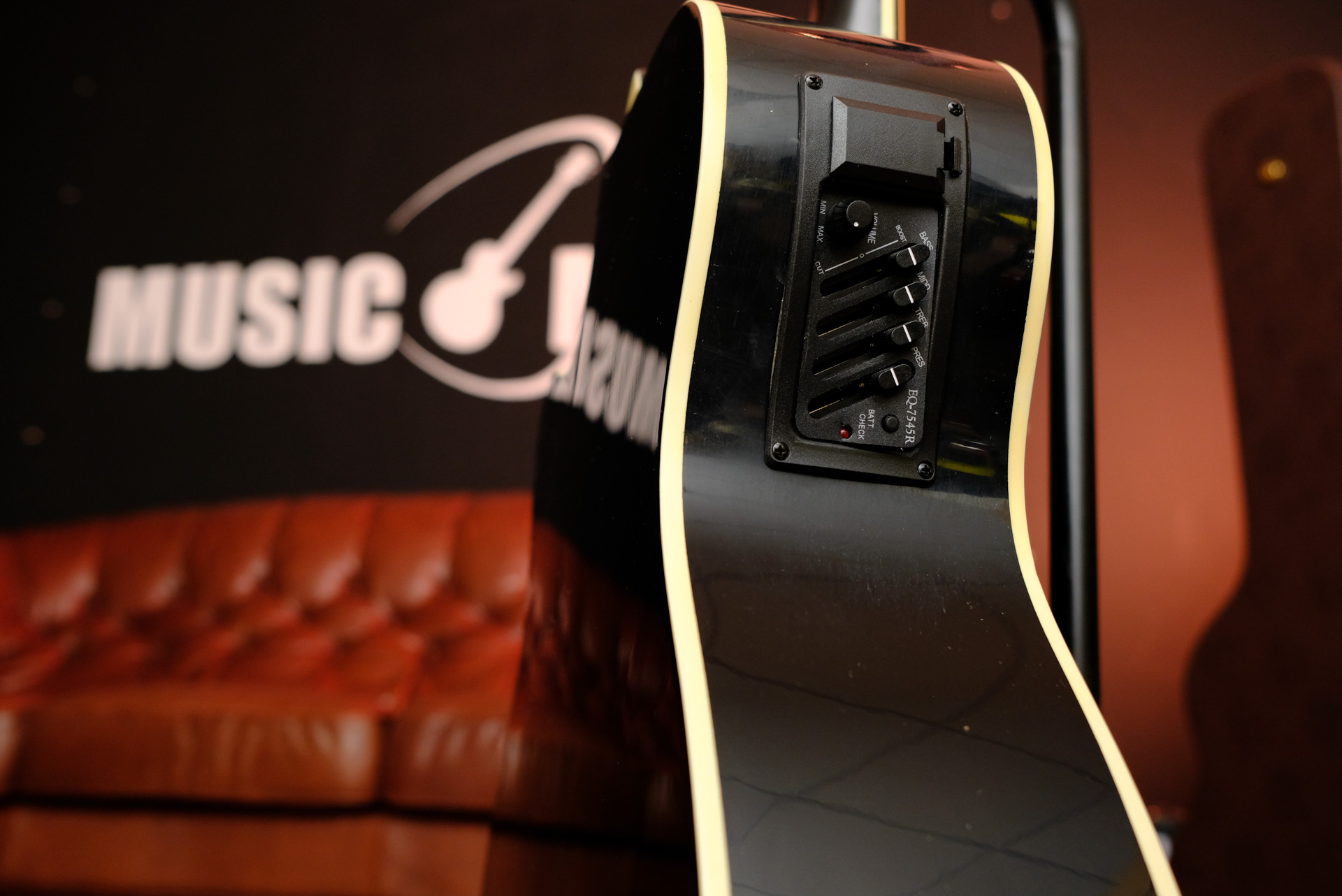 Электроакустическая гитара Elitaro E4040 EQ BK