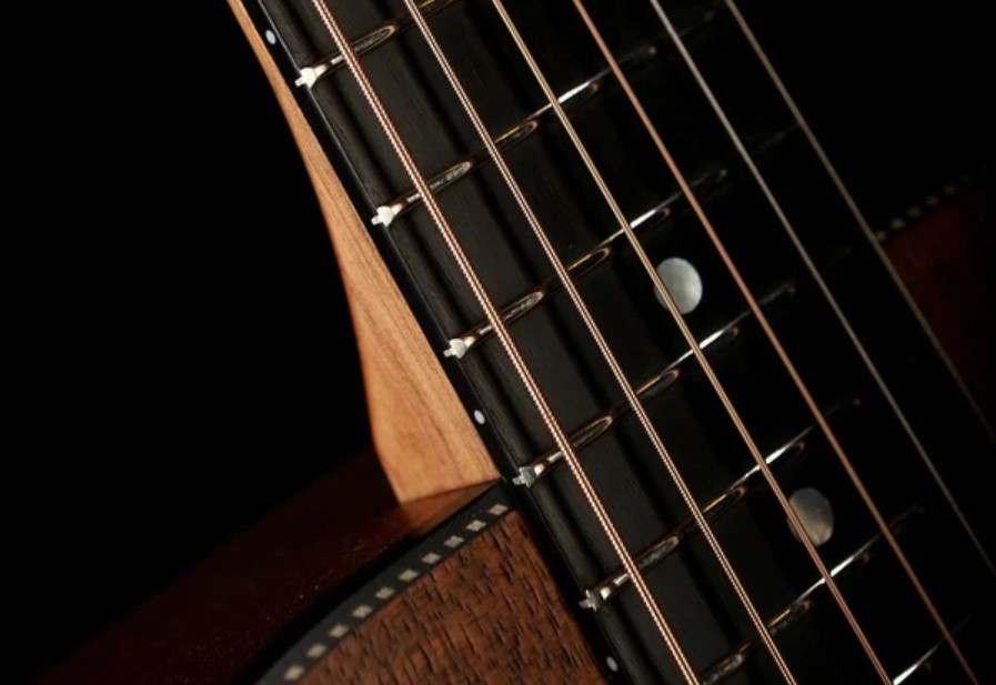 Электроакустическая гитара Maton EMBW-6