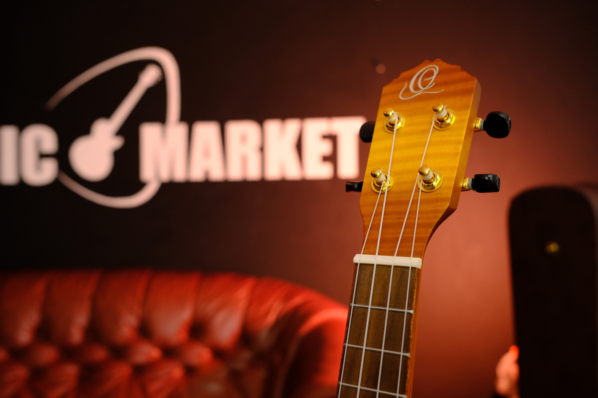 Укулеле концертный со звукоснимателем Ortega Saloon Series RUSL-HSB
