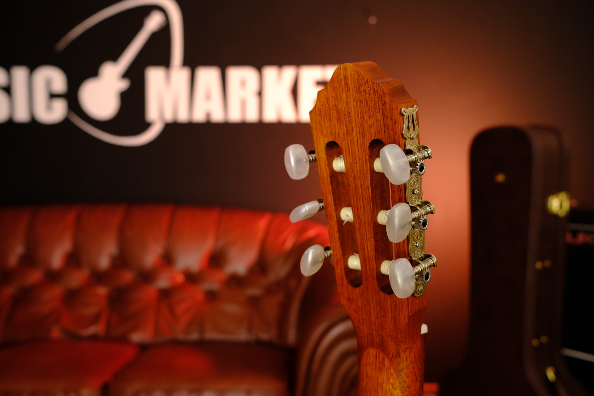 Классическая гитара Parkwood PC90