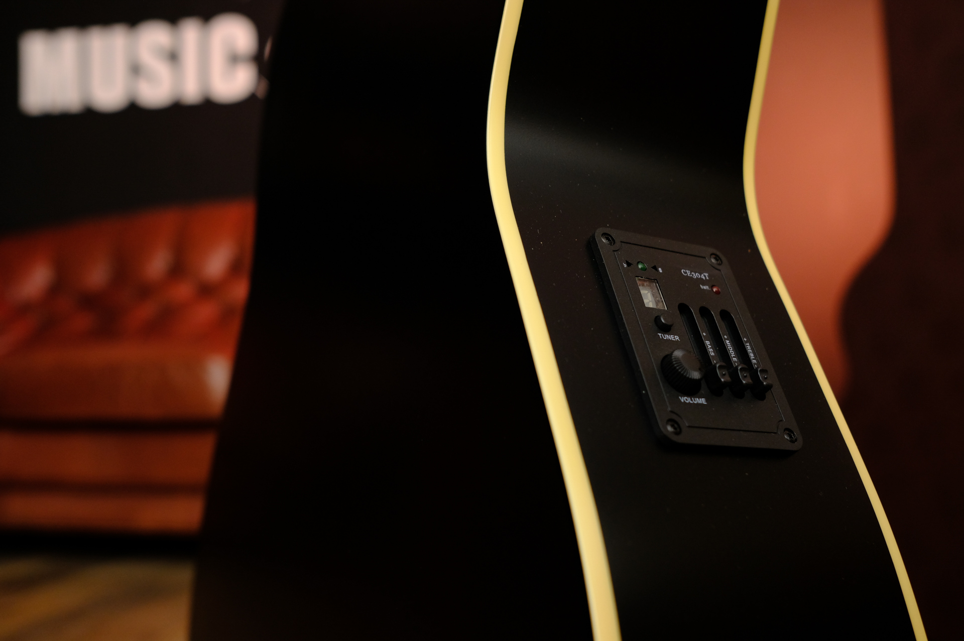 Электроакустическая гитара Parkwood PF51E-BKS