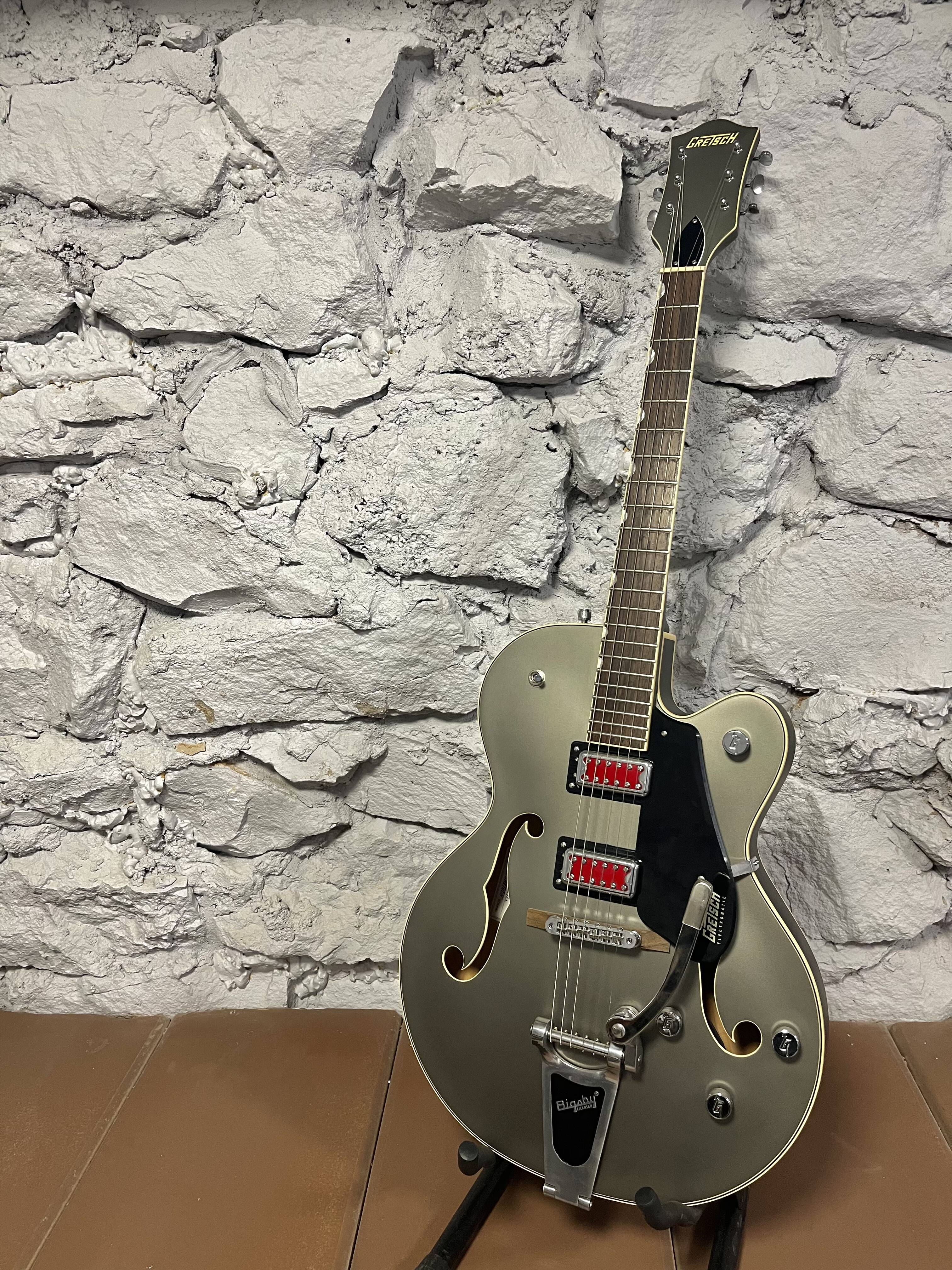 Полуакустическая гитара Gretsch G5410T Electromatic "Rat Rod" Hollow Body Single-Cut Matte Phantom Metallic w/Bigsby
