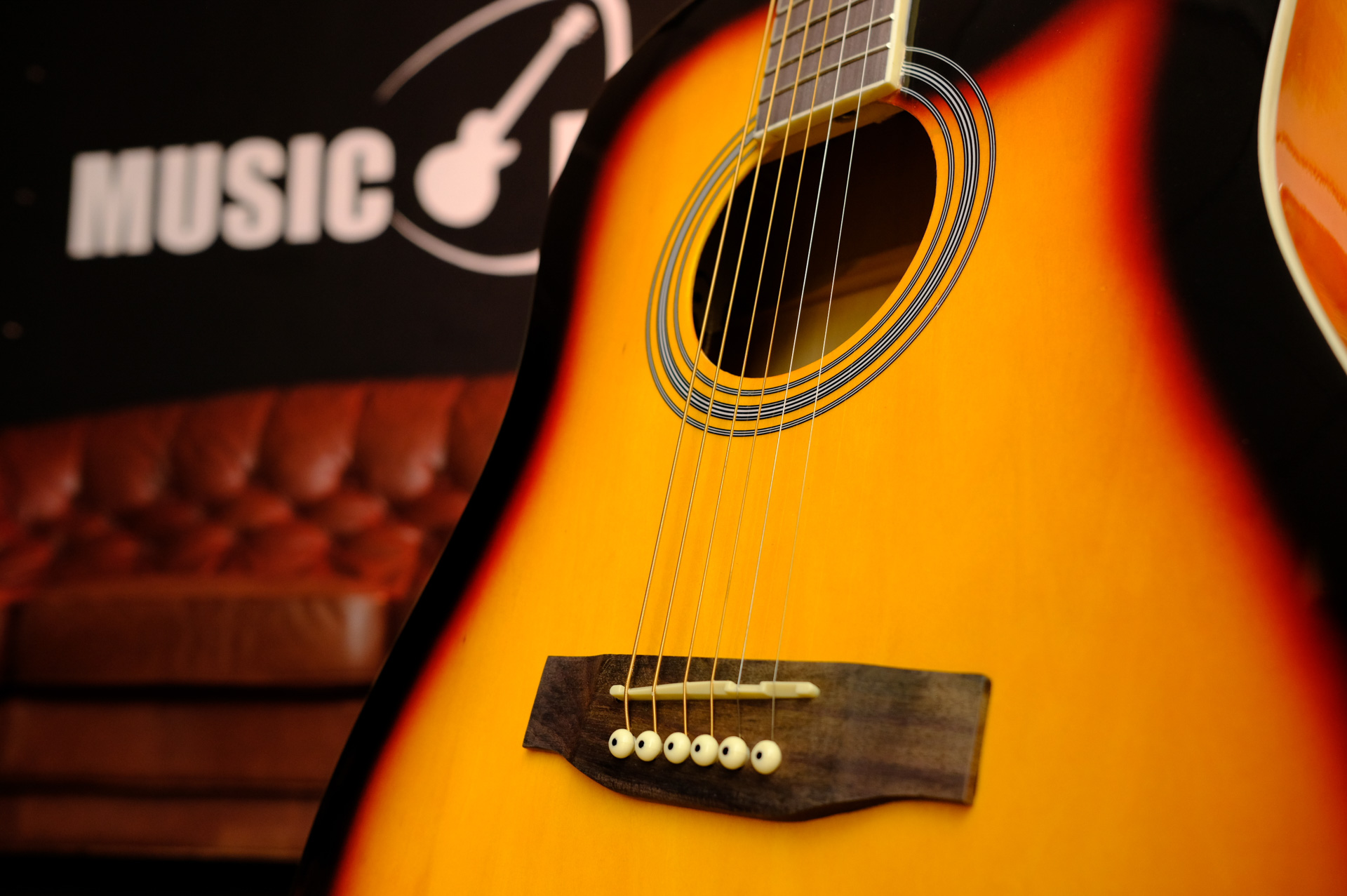 Электроакустическая гитара CARAVAN MUSIC HS-4111BK EQ