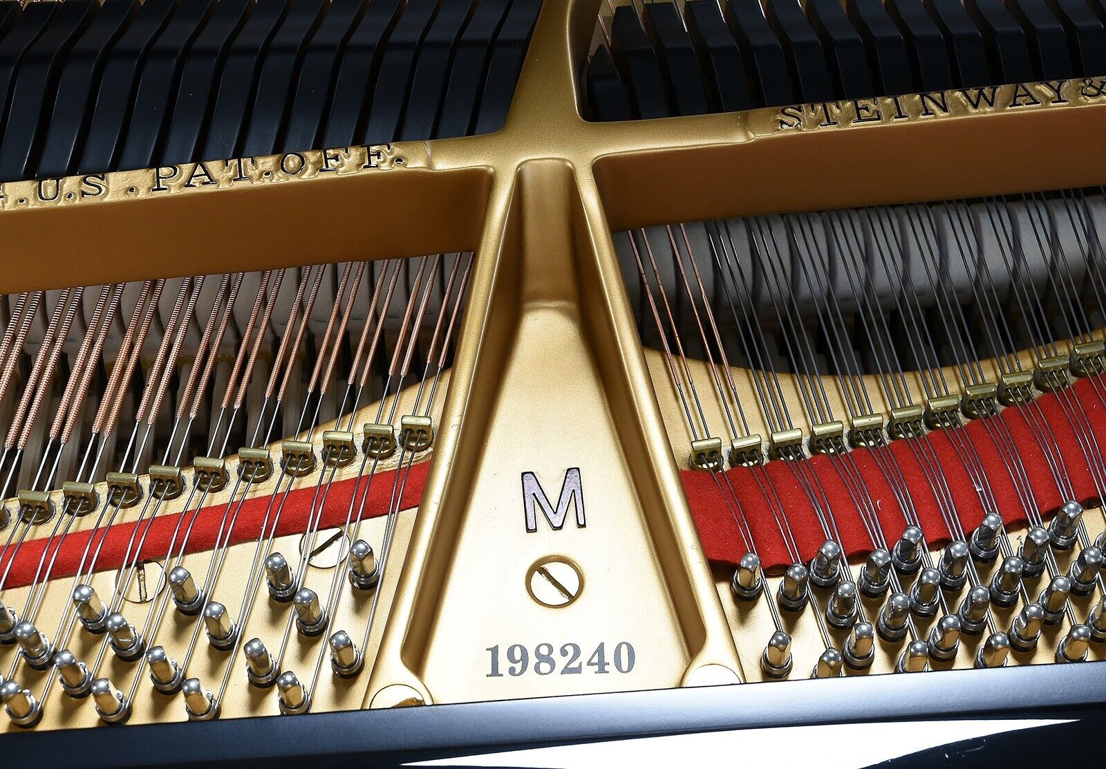 Рояль STEINWAY & SONS M-170 PE